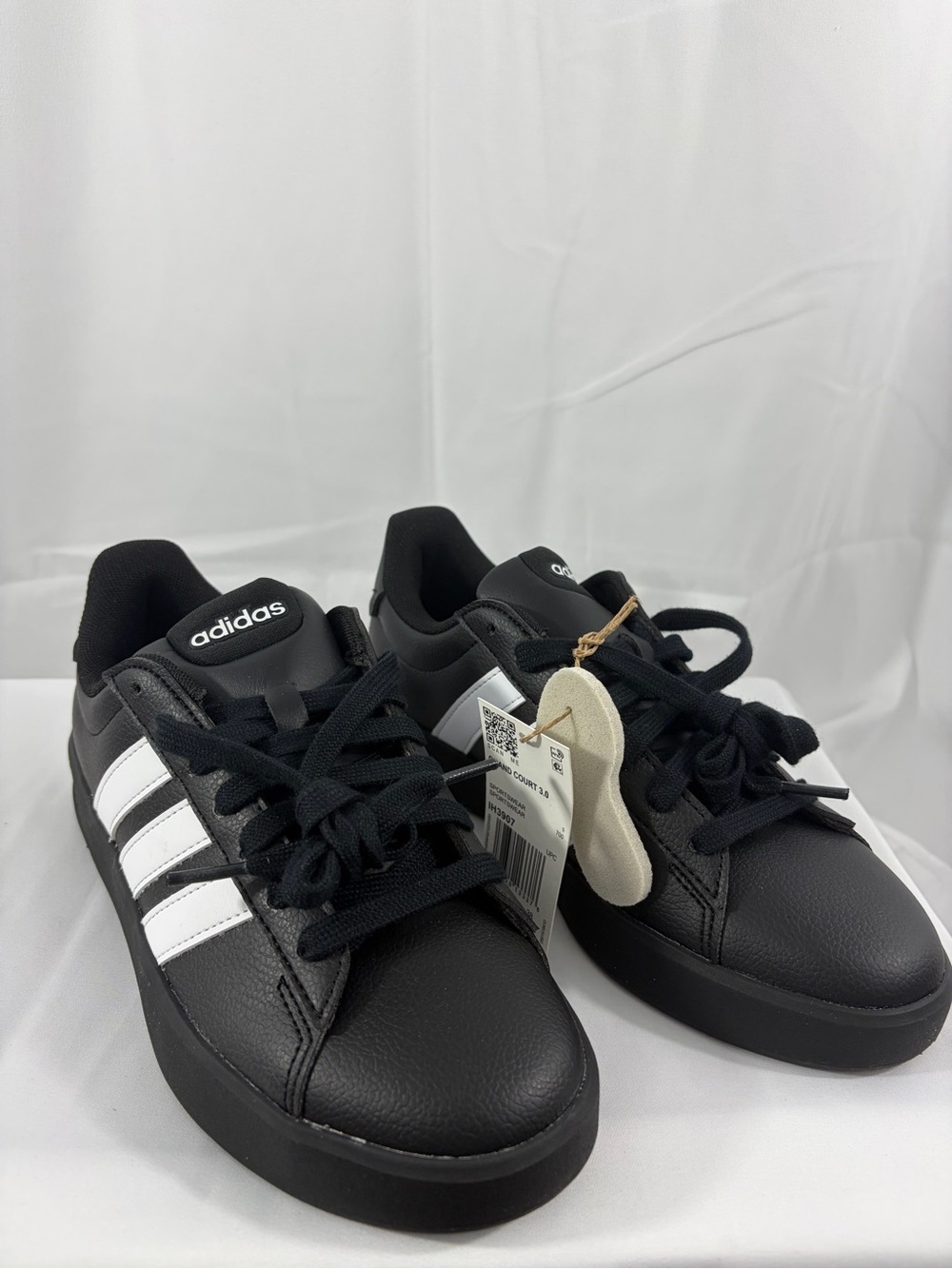 NWT adidas Grand Court 3.0 Women’s Size 6.5 Black & White Classic Sneakers